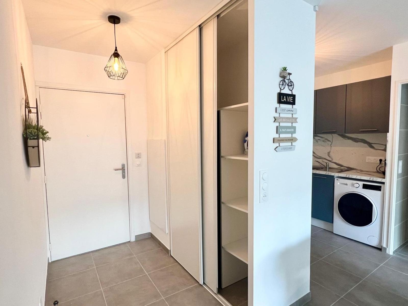 Brand New Flat With Terrace And Parc View Apartment